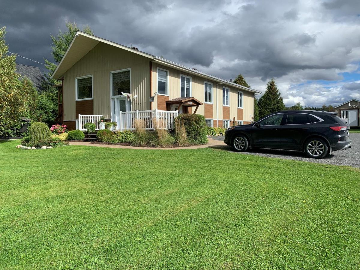 Logement 3 ,5 Entierement Prive Lac-Mégantic Buitenkant foto